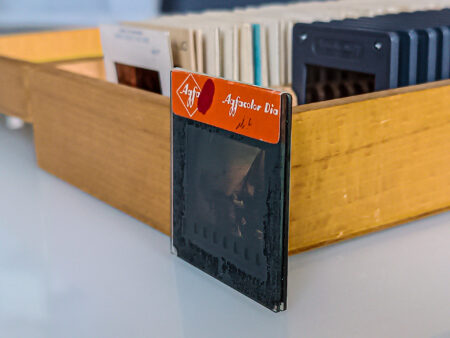 Glasgerahmtes Dia Vor Holzdiakasten.